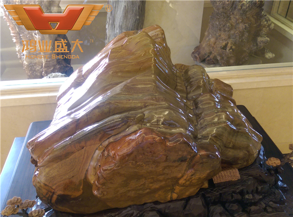 欧宝(中国)办公家展厅门口大化奇石